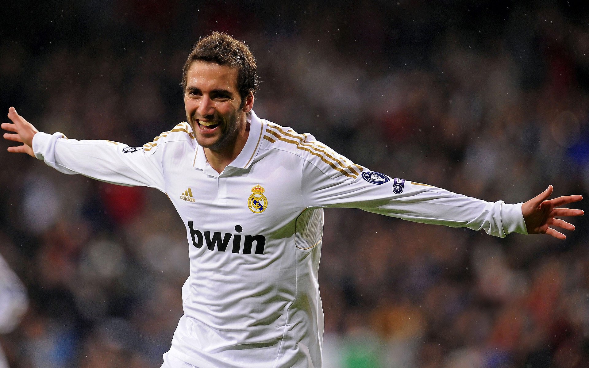 主赛场启用新地板材质，运动表现与安全兼顾，场地赛用什么车